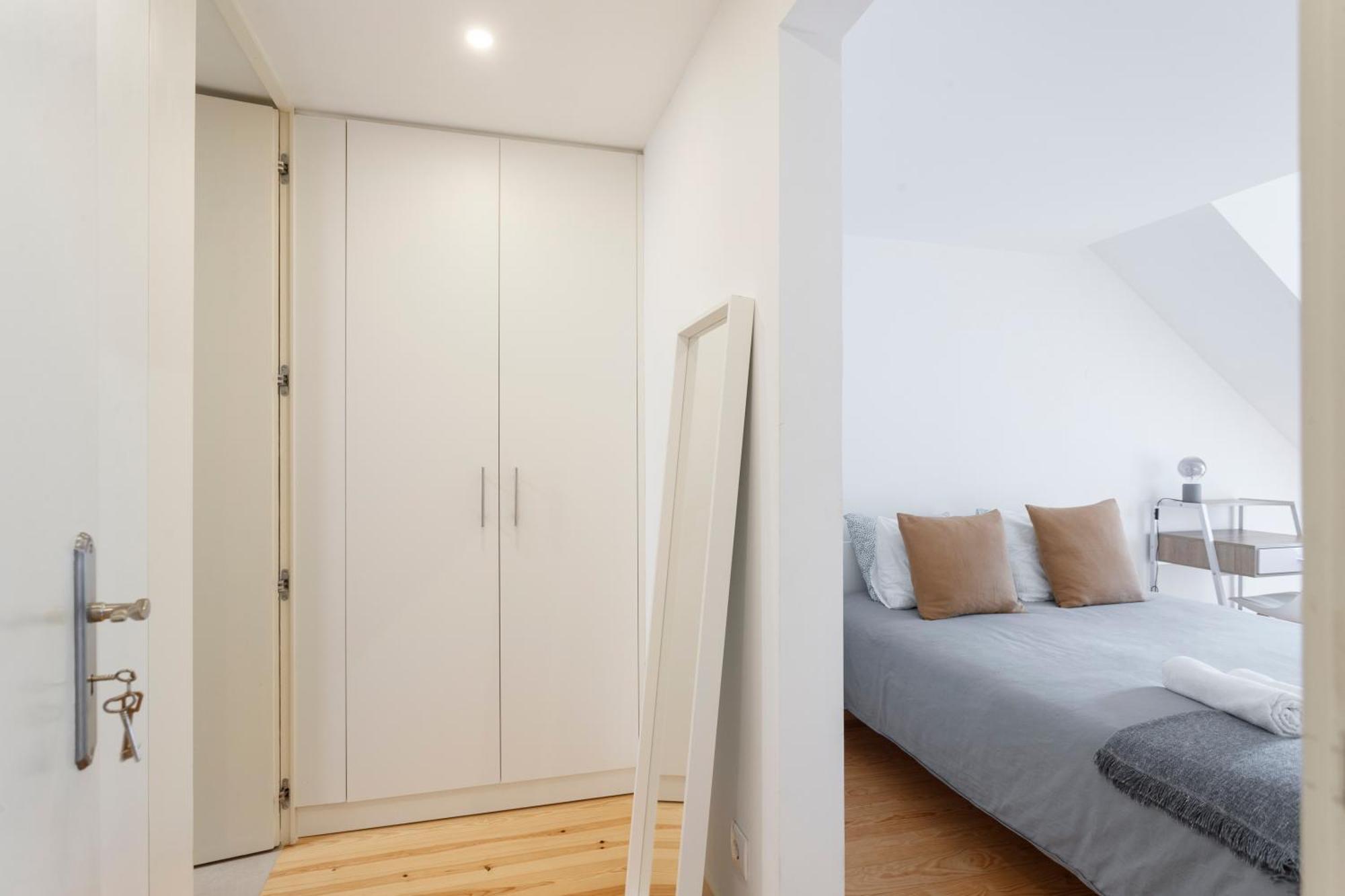Suite In Cozy Apartment In Chiado In Shared House リスボン エクステリア 写真