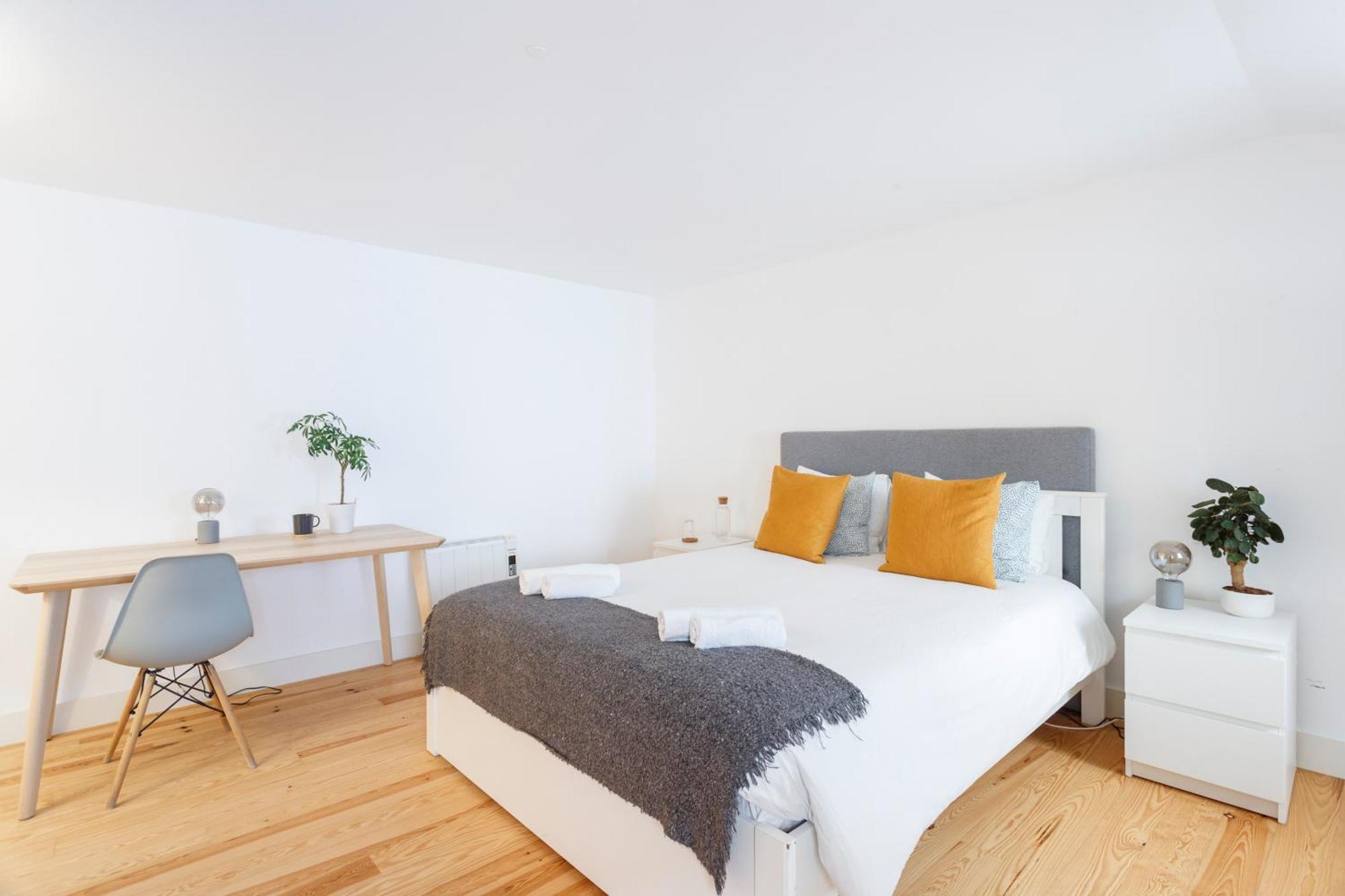 Suite In Cozy Apartment In Chiado In Shared House リスボン エクステリア 写真