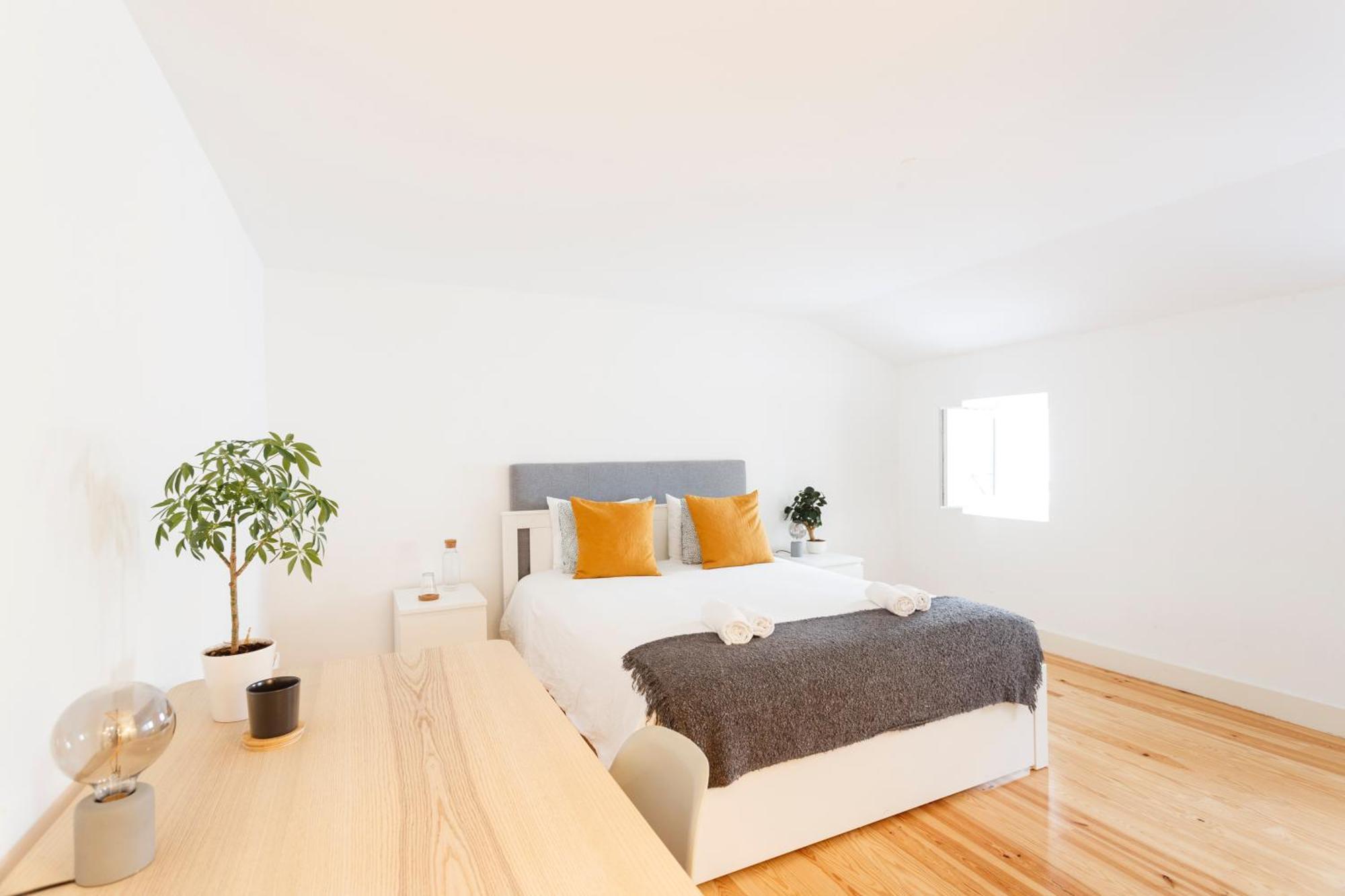 Suite In Cozy Apartment In Chiado In Shared House リスボン エクステリア 写真